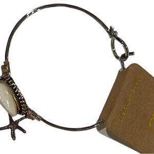 Silver clamp shell and starfish bracelet